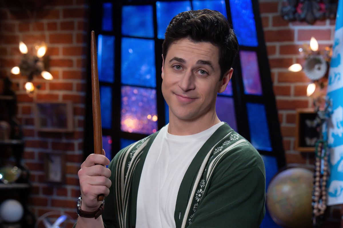 David Henrie as Justin Russo holding a magic wand
